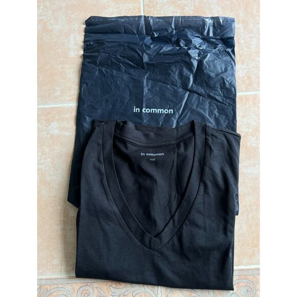 New ! Lot‎ of two Deep V-neck women Tee size Small -In common Black - Picture 3 of 6